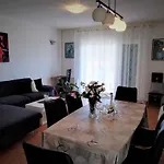 In 7658 Apartman *